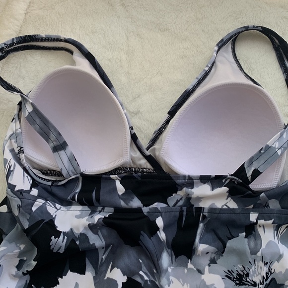 Magicsuit Ruffle Tankini Top, size 16 - Picture 5 of 5